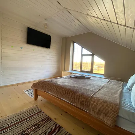 маєток на озерах Ispas