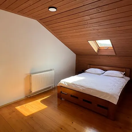 маєток на озерах Ispas