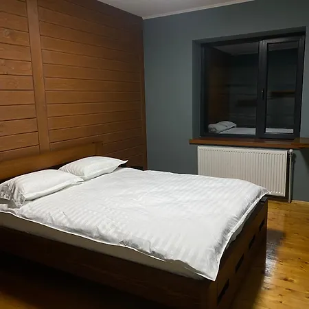 маєток на озерах בית נופש *