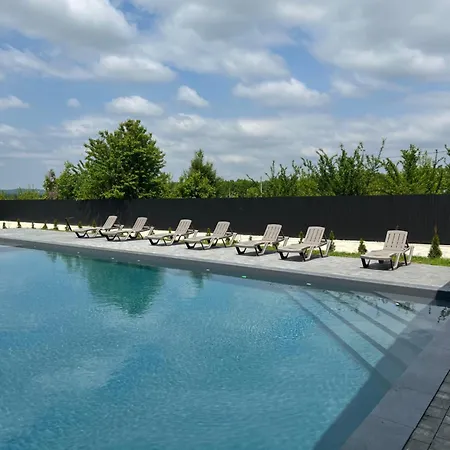 Holiday home маєток на озерах